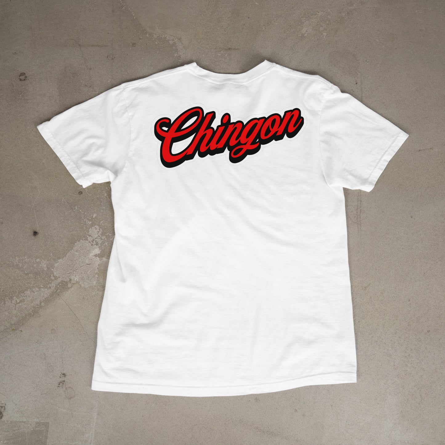 High-resolution Chingón graphic on black shirt / Gráfico Chingón en alta resolución sobre camiseta negra

