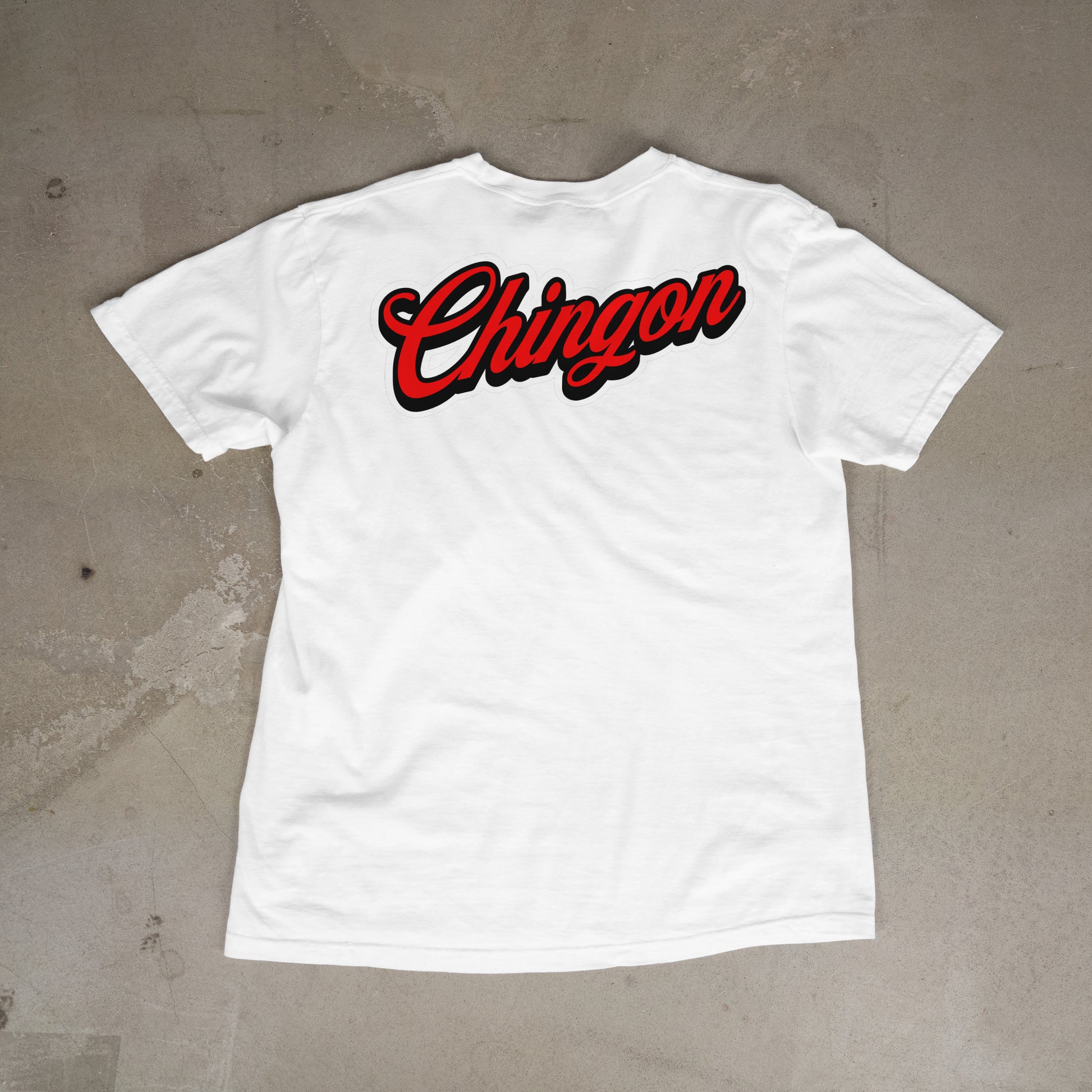 High-resolution Chingón graphic on black shirt / Gráfico Chingón en alta resolución sobre camiseta negra

